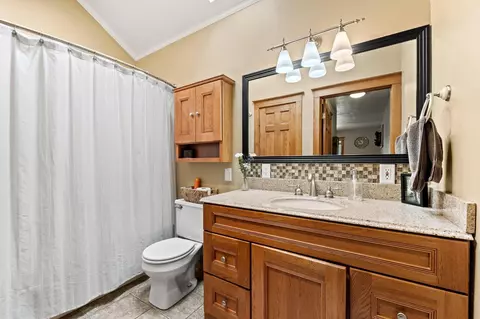 Bath - 1445 E 075 N, Lagrange, IN 46761 photo 1 of 3