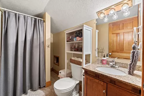 Bath - 1445 E 075 N, Lagrange, IN 46761 photo 2 of 3