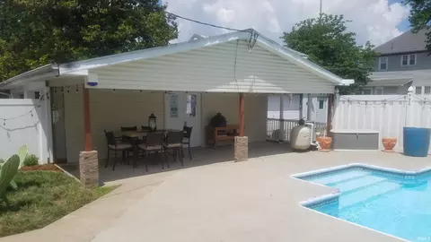 608 E Vantrees St, Washington, IN 47501 photo 4
