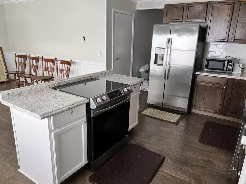  201 New York St, Farmland, IN 47340 photo 13