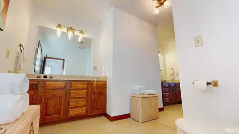 Bath - 3265 Foxridge Dr, Jasper, IN 47546 photo 7 of 8