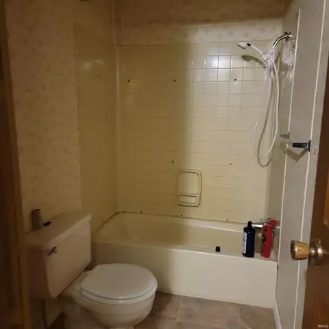 123 E Walnut St, Sweetser, IN 46987 photo 5