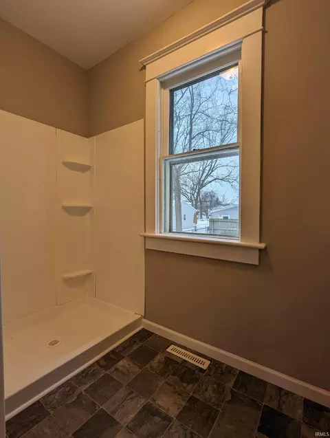 903 E King St, Garrett, IN 46738 photo 25