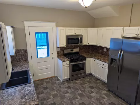 903 E King St, Garrett, IN 46738 photo 11