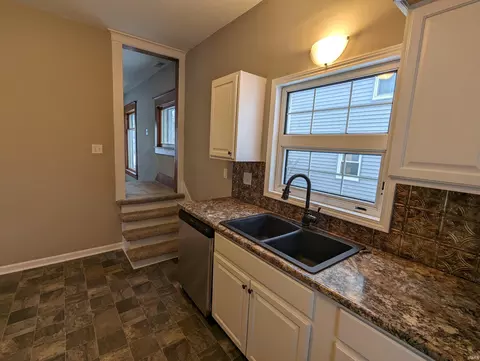 903 E King St, Garrett, IN 46738 photo 6