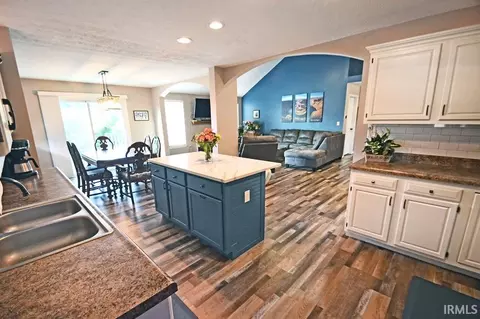 1281 E Marigold Dr, Bloomington, IN 47401 photo 3