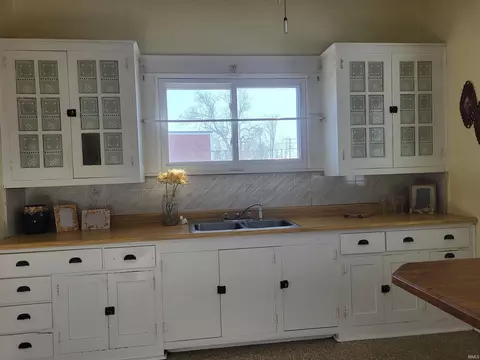 625 R St, Bedford, IN 47421 photo 5