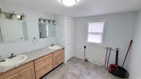 124 W Chestnut St, Dunkirk, IN 47336 photo 13