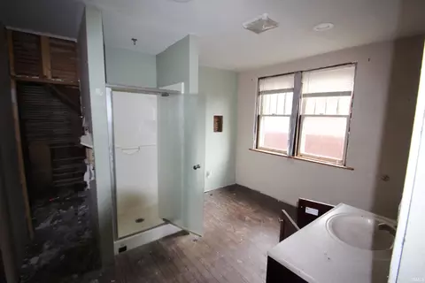 61 E 6th St, Peru, IN 46970 photo 7