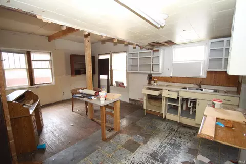 61 E 6th St, Peru, IN 46970 photo 17