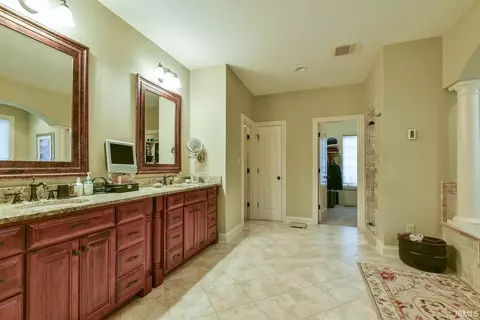 Bath - 2560 E Nottingham Ct, Bloomington, IN 47401 photo 2 of 4