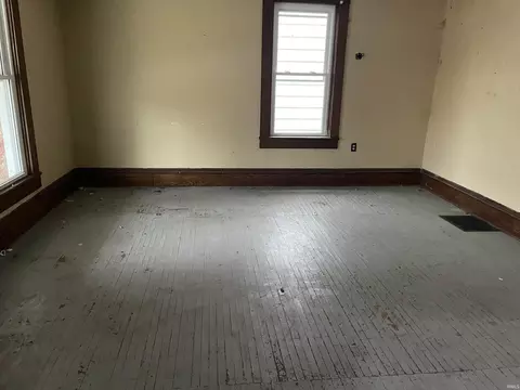 128 E Hill St, Wabash, IN 46992 photo 4