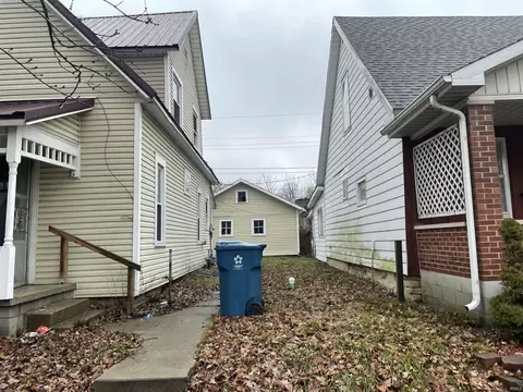 128 E Hill St, Wabash, IN 46992 photo 2