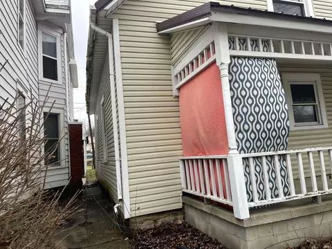 128 E Hill St, Wabash, IN 46992 photo 3