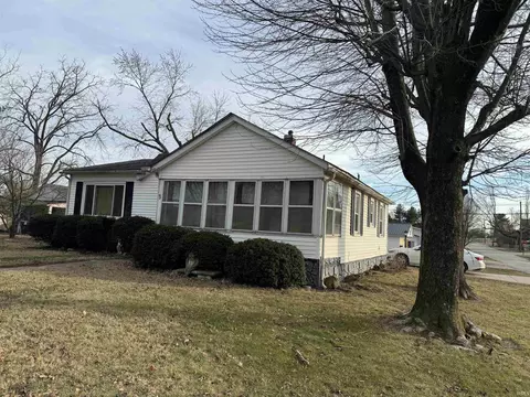 1012 Tulip St, Mitchell, IN 47446 photo 4