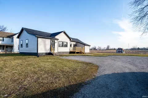 809 N Randolph St, Garrett, IN 46738 photo 2