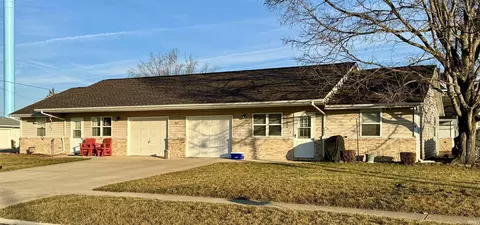 312 E 4th St, Brookston, IN 47923 photo 1