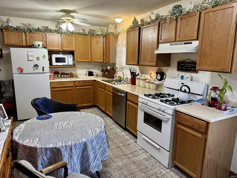 312 E 4th St, Brookston, IN 47923 photo 4