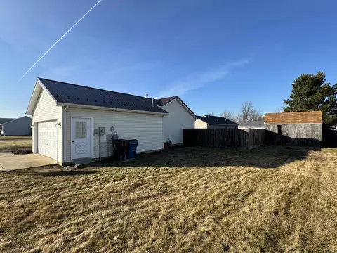 32 Chrysler Ave, Wabash, IN 46992 photo 2