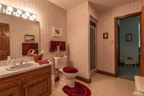 Bath - 3705 E Devonshire Ln, Bloomington, IN 47408 photo 3 of 4