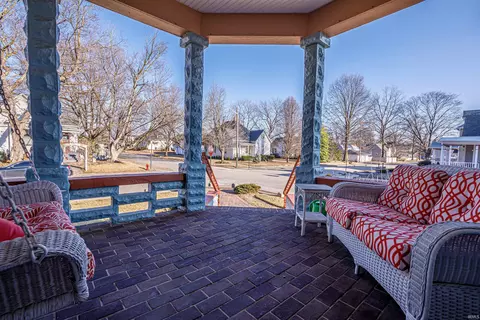 601 Locust St, Mount Vernon, IN 47620 photo 3