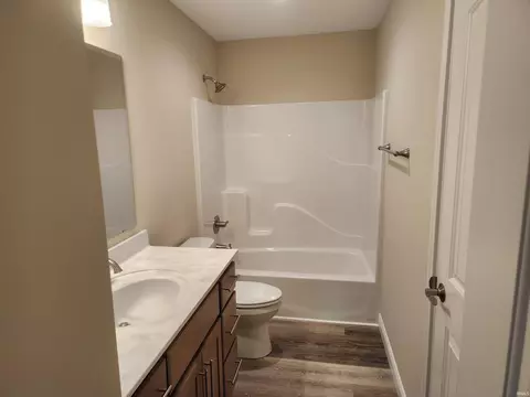 Bath - 13750 Stone Table Blvd, Fort Wayne, IN 46845 photo 5 of 5