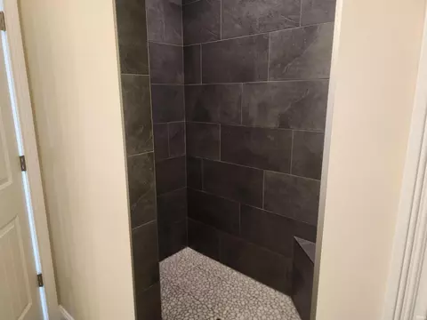 Bath - 13750 Stone Table Blvd, Fort Wayne, IN 46845 photo 4 of 5