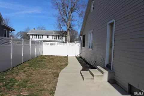Exterior - 512 Washington St, Covington, IN 47932 photo 5 of 7