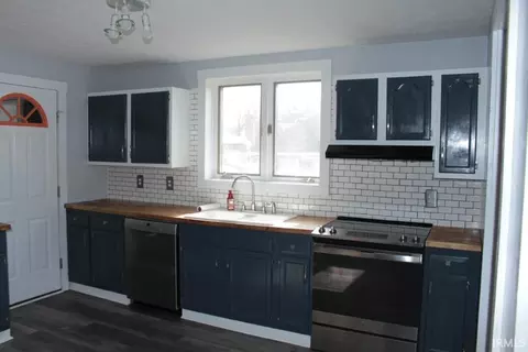 Kitchen - 512 Washington St, Covington, IN 47932 photo 1 of 2