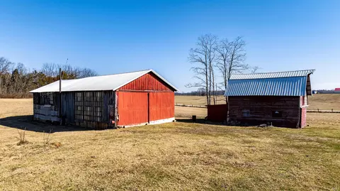 2017 S Meridian Rd, Mitchell, IN 47446 photo 3