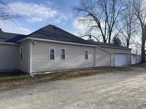 715 E Main St, Akron, IN 46910 photo 3