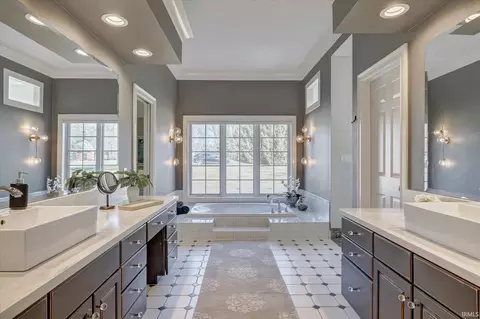 Bath - 3718 E Devonshire Ct, Bloomington, IN 47408 photo 1 of 4
