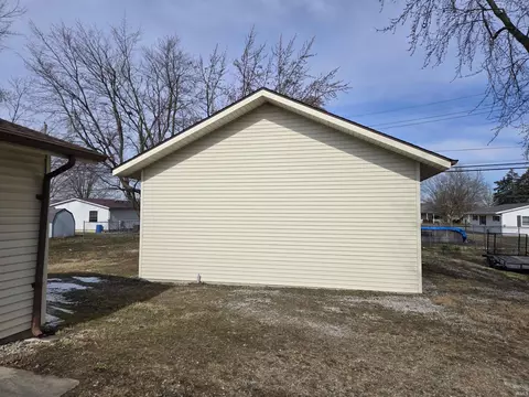 204 E Pickwick Dr, Syracuse, IN 46567 photo 23