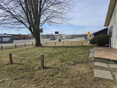 204 E Pickwick Dr, Syracuse, IN 46567 photo 27