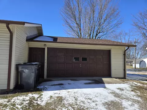 204 E Pickwick Dr, Syracuse, IN 46567 photo 4