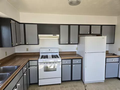 204 E Pickwick Dr, Syracuse, IN 46567 photo 6