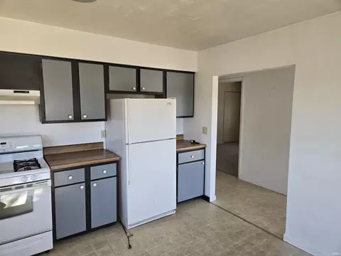 204 E Pickwick Dr, Syracuse, IN 46567 photo 7