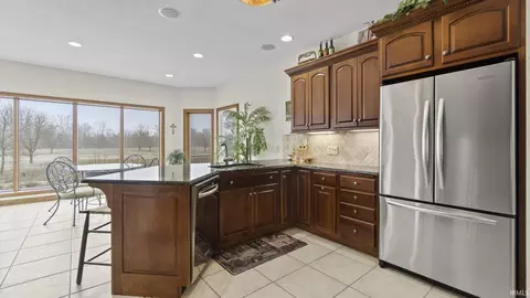 Kitchen - 1215 Eckhart Ave, Auburn, IN 46706 photo 4 of 7
