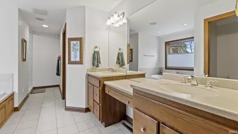 Bath - 1215 Eckhart Ave, Auburn, IN 46706 photo 1 of 3