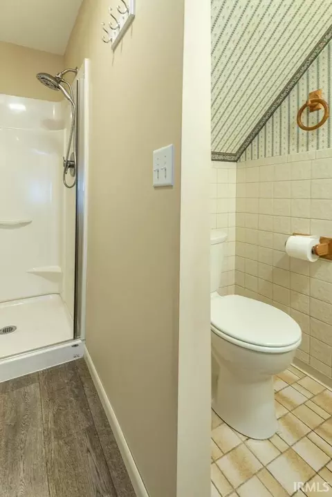 Bath - 6596 E Robinson Rd, Bloomington, IN 47408 photo 2 of 4