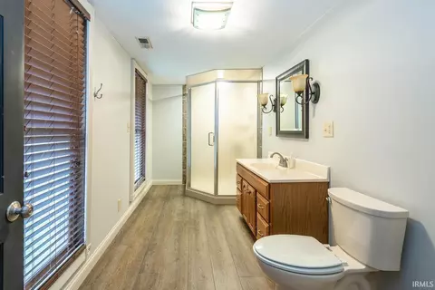 Bath - 6596 E Robinson Rd, Bloomington, IN 47408 photo 3 of 4