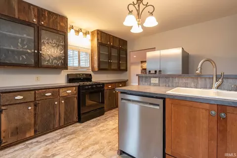 Kitchen - 6596 E Robinson Rd, Bloomington, IN 47408 photo 3 of 4