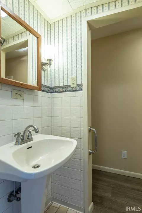 Bath - 6596 E Robinson Rd, Bloomington, IN 47408 photo 1 of 4