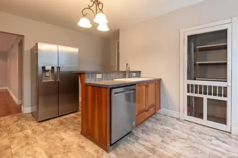 Kitchen - 6596 E Robinson Rd, Bloomington, IN 47408 photo 2 of 4