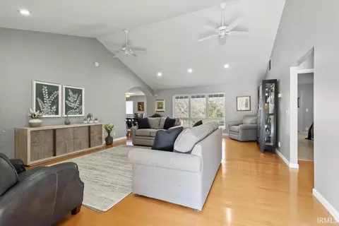 Living - 4775 Sandpit Rd, Bedford, IN 47421 photo 2 of 6