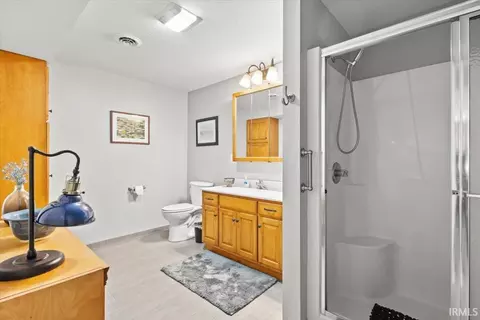Bath - 4775 Sandpit Rd, Bedford, IN 47421 photo 5 of 5