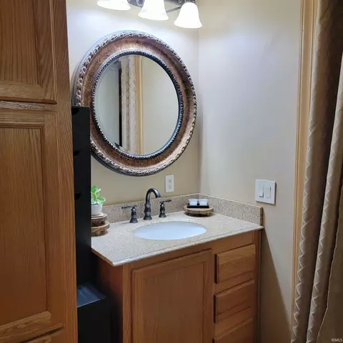 Bath - 1055 S 750 E, Lagrange, IN 46761 photo 2 of 4
