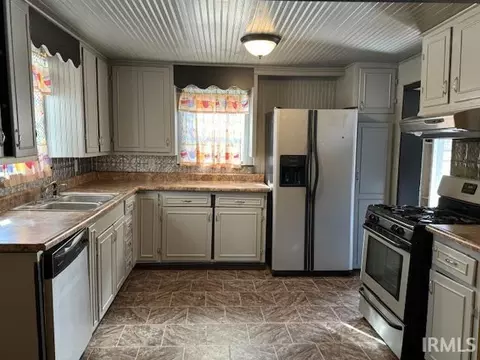 223 N Maple, Lagrange, IN 46761 photo 2