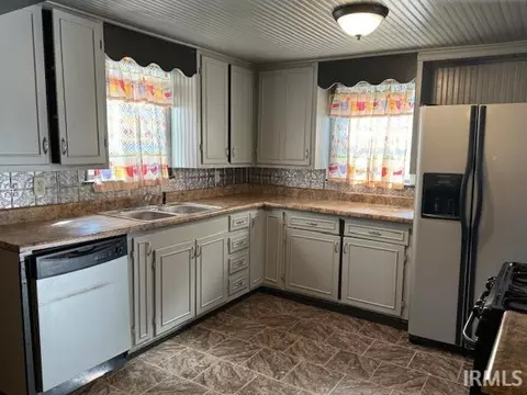 223 N Maple, Lagrange, IN 46761 photo 3
