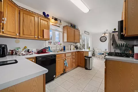 402 Terry Ln, Hamilton, IN 46742 photo 3